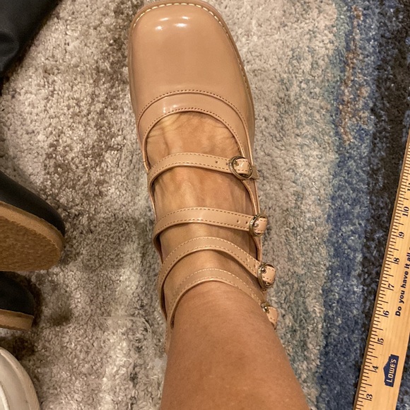 GB high heeled NEW, taupe, sz 8.5 patent shoes with 4 straps and zipper in back - Picture 8 of 14